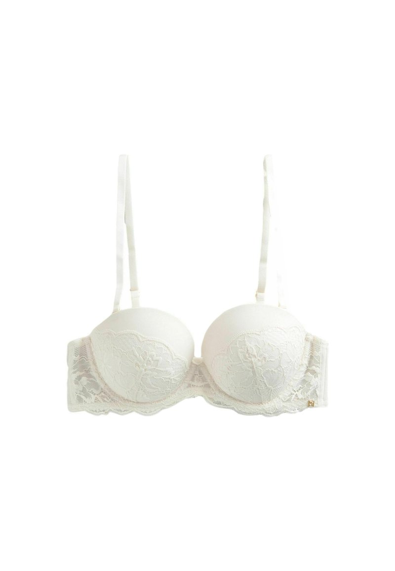 Witte kanten bh met gevormde cups, verstelbare bandjes, geschulpte randen en een delicate bloemenpatroon langs de onderkant.