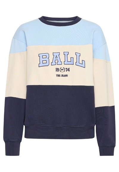 Fargeblokkerte sweatshirt med lyseblå, kremfarge og marineblå seksjoner. "BALL 1974" trykt på forsiden. Myk bomullsstoff, ribbede mansjetter.
