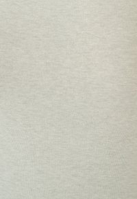 Un tessuto grigio chiaro con una texture liscia e fine, caratterizzato da un pattern uniforme e privo di hardware o accenti visibili.