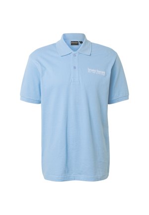 Lyseblå polo med korte ærmer, krave, to-knaps stolpe og hvidt "bruno banani" logo på venstre bryst.