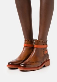 Melvin & Hamilton SELINA 25 - Botines bajos - Brown