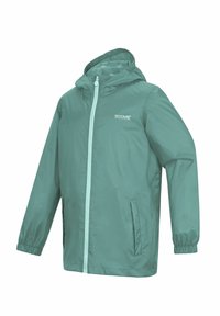 Veste de pluie à capuche vert clair avec fermeture éclair frontale, poignets élastiques, poches latérales et logo "Regatta Great Outdoors" sur la poitrine.