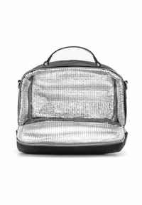 Czarna torba izolacyjna z srebrowym, odbijającym światło wnętrzem. Posiada mocny zamek błyskawiczny oraz górną rączkę do łatwego przenoszenia.