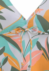 Costume da bagno multicolore con scollo a V e nodo frontale. Realizzato in tessuto morbido, presenta foglie tropicali in tonalità di teal, arancione e rosa.