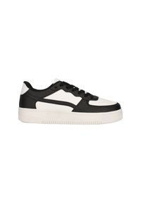 Sorte og hvide sneakers med en glat læderoverdel, rund tå, detaljeret syning og en struktureret gummisål. Snørebåndene er sorte.