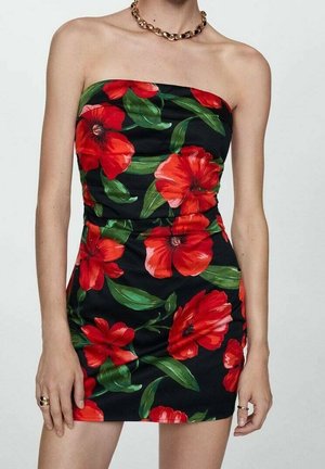 Strapless mini-jurk in zwart met een levendig rood bloemenpatroon, voorzien van groene bladeren. Glad stoffe met een aansluitende silhoeet en geplooid detail.
