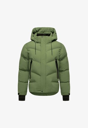 Giacca imbottita verde con cappuccio, dotata di tasche nere con zip, polsini elastici e design trapuntato. Texture liscia, materiale leggero.
