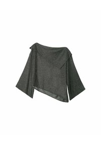 Top negro brillante con escote off-the-shoulder y mangas anchas, con un dobladillo asimétrico y tela suave y texturizada. Adecuado para superponer capas.