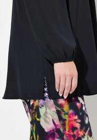 MIAMODA Bluse - black