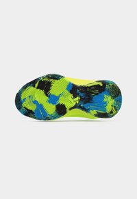 Σόλα παπουτσιού με κυματιστό σχέδιο σε κίτρινο, μπλε και μαύρο χρώμα. Υφή από καουτσούκ για καλύτερο κράτημα και ευελιξία.