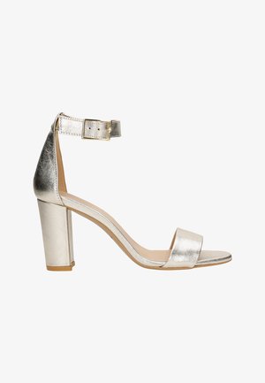 Stříbrná metalická sandál s vysokým podpatkem, čtveratou špičkou, silným blokovým podpatkem, náramkem na kotníku a hladkým povrchem. Minimalistický design s nastavitelným zapínáním.