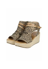 Beige wedges sandály s puntíkovaným vzorem, otevřenou špičkou a křížovými popruhy. Mají tkanou podrážku ve stylu espadrille.