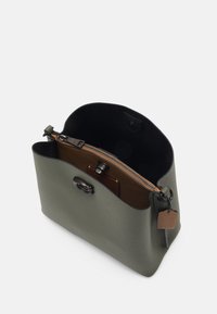 COACH WILLOW BUCKET BAG IN COLORBLOCK - Mala de mão - army green multi