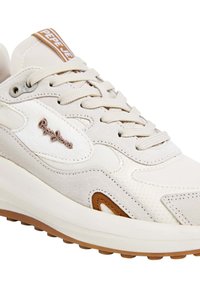 Zapatillas Pepe Jeans en beige y blanco con cuero texturizado, detalles de ante, cordones beige, logo marrón en el lateral y lengüeta con marca.