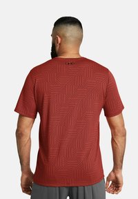 Under Armour TECH VENT GEOTESSA - Športne majice - earthen orange