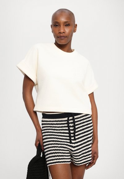 CLOSED Shorts - black