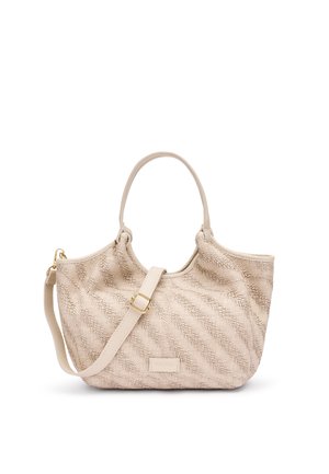 Borsa tote beige con trama, manico corto e tracolla regolabile con fibbia dorata, forma morbida e flessibile, e delicato motivo intrecciato.
