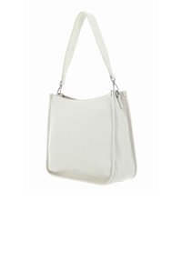 Sac à bandoulière en cuir blanc avec une texture lisse, fond arrondi et dessus plat. Il comporte une seule bandoulière et des accents de ferrures argentées.