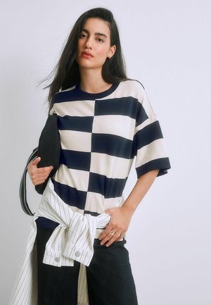 RELAXED FIT CREW NECK  - T-Shirt print - navy white stripe