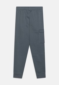 Nike Sportswear PANT - Träningsbyxor - cool grey