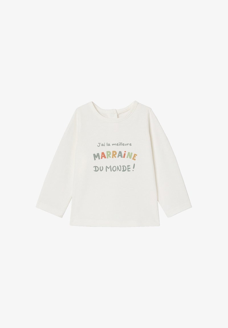 Langarm-Hemd aus cremefarbenem Baumwollstoff mit mehrfarbigem Text, der in verspielten Schriftarten "Ich habe die beste PATENMACHT DER WELT!" liest.