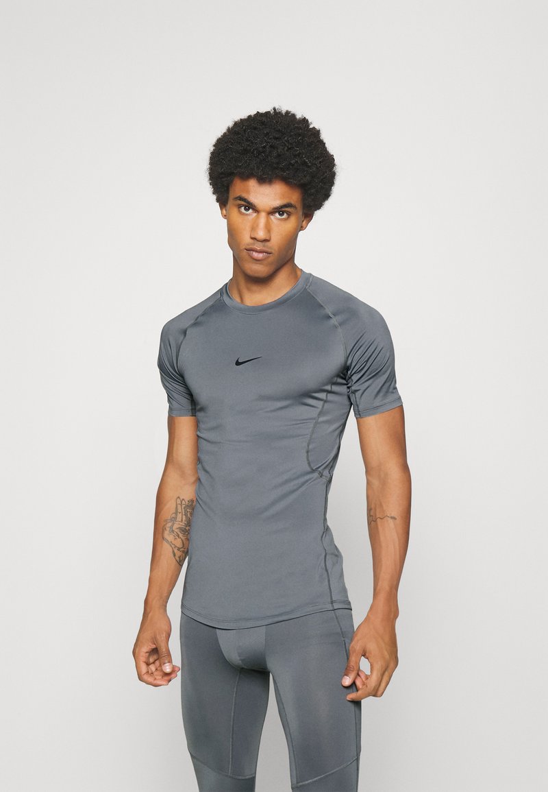 Nike Performance - TIGHT - T-shirt till träning - smoke grey/black, Förstora