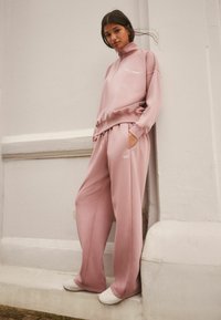 Self. PETITE FIT  - Treniņtērpa apakšdaļas - pink