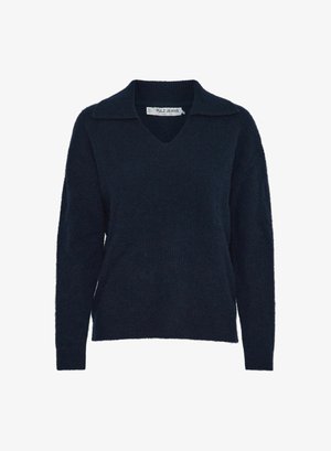 Tamno plavi pleteni pulover s V-izrezom i ovratnikom, dugih rukava i teksturiranim završetkom. Oznaka branda vidljiva unutar izreza.