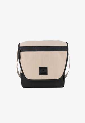 Beige schoudertas met een gestructureerde afwerking, zwarte accenten en een bovenklep. Voorzien van een ritsafsluiting en een verstelbare schouderriem.