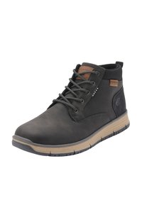 Melnas ādas potītes zābaki ar pelēkām šņorēm, brūniem akcentiem un teksturētu zoli. Iekļauj mīkstu apkakli un logo detaļu sānos.