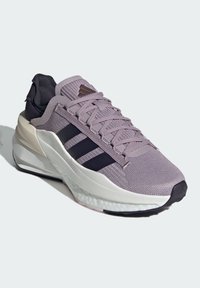 adidas Sportswear AVRYN - Baskets basses - preloved fig aurora black almost pink