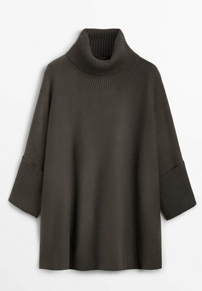 Ciemnoszary, oversize sweter z wysokim ściągaczem, szerokimi ściągaczami na rękawach i miękką fakturą. Prosty, minimalistyczny design bez wzorów.
