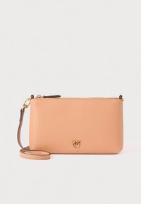 Obdélníkový béžový kožený náramek se zlatým zipem a kruhovým logem, odnímatelný řemínek na neutrálním pozadí.