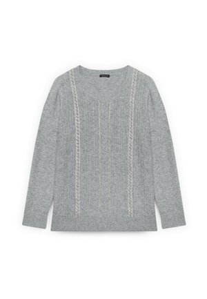 Světlý šedý svetr s dlouhými rukávy, kulatým výstřihem a dekorativním krémovým prošitím táhnoucím se vertikálně vpředu. Měkká textura.