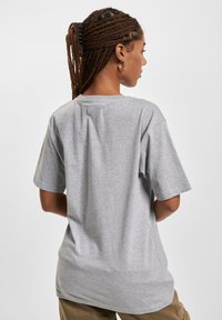 DOUBLE A BY W.W. ACE BADGE - Basic póló - grey melange