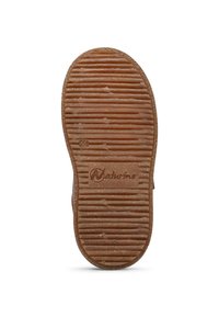 Suola di scarpa in gomma marrone con scanalature testurizzate, caratterizzata dal marchio "Naturino" e un emblema circolare. La forma è arrotondata con una leggera curvatura.
