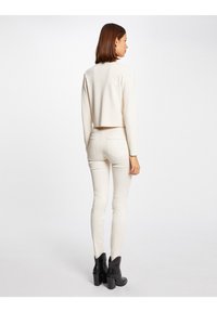 Morgan SLIM WITH WET EFFECT - Tygbyxor - white denim