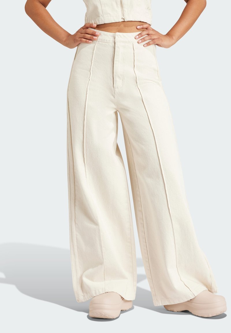 Ada Jeans In Beige