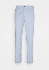 Helleblaue Baumwollhose mit gerader Passform, ausgestattet mit einem einzelnen Knopfverschluss, Gürtelschlaufen und ohne sichtbare Muster oder Akzente.