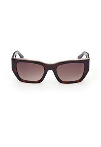 Lunettes de soleil rectangulaires écaille de tortue marron avec des verres à gradient foncé et une rangée de petits strass le long de la monture supérieure.
