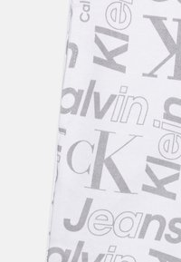 Calvin Klein Jeans Teplákové kalhoty - white/light grey