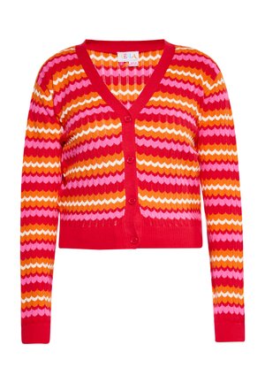 Punainen, lyhyt kardigan, jossa on V-pääntie ja vaaleanpunaisesta, oranssista ja valkoisesta koostuva sahalaitakuosi. Viisi nappia edessä, ribbitekstuuri.