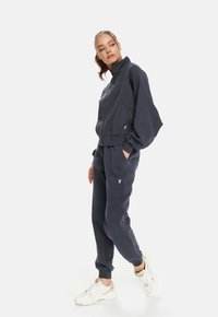 Cardio Bunny SLOW  - Tracksuit bottoms - grey