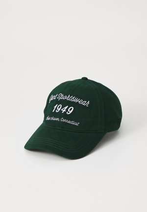 Mørkegrøn baseballkasket med hvidt broderet tekst "Gant Sportswear 1949 New Haven, Connecticut" på frontpanelet.