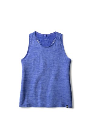 Débardeur de sport bleu sans manches avec un motif chiné subtil et une petite étiquette de marque noire en bas de l'ourlet.
