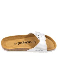 Sandal in pelle bianca con fibbia, suola in sughero e suola marrone texturizzata. Presenta il logo stampato e la taglia '37' all'interno.