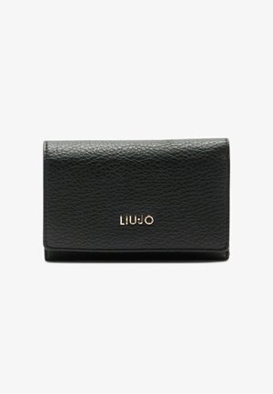 Portafoglio in pelle nera con texture impresso, caratterizzato da un logo dorato "LIUJO" sulla parte anteriore. Forma rettangolare compatta con un design pieghevole.