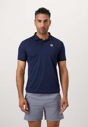 Marineblauwe polo met korte mouwen van gladde stof, met een kraag en een klein geborduurd logo op de borst.