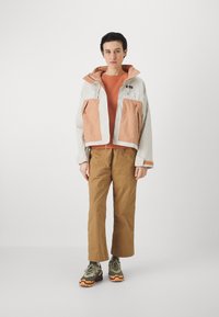 Patagonia SKYSAIL - Giacca outdoor - dyno white/terra pink