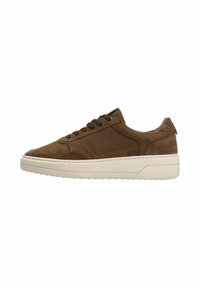 Braune Wildleder-Sneaker mit strukturierten Paneelen, Schnürverschluss und einer weißen Gummisohle. Verfügt über gestickte Akzente und ein minimalistisches Design.